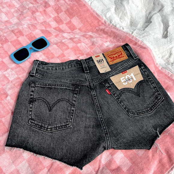 Levi’s 501 High Rise Shorts - Picture 3 of 7